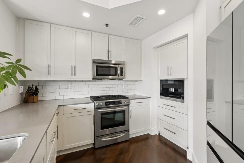 2 bedroom, 2 bathroom, 1,218 sq ft condominium for rent at 1100 Howell Mill Road 413, Atlanta, GA 30318 for $3,250 a month — photo 9