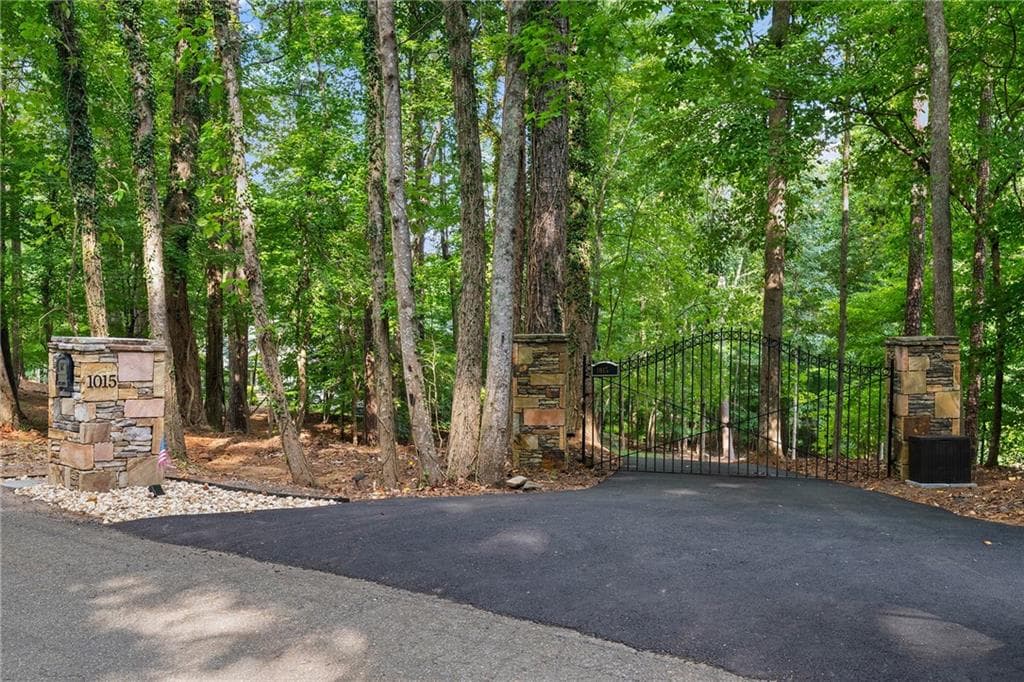 3 bedroom, 2 bathroom, 2,233 sq ft single family residence under contract at 1015 Iron Mountain Road, Canton, GA 30115 — photo 4