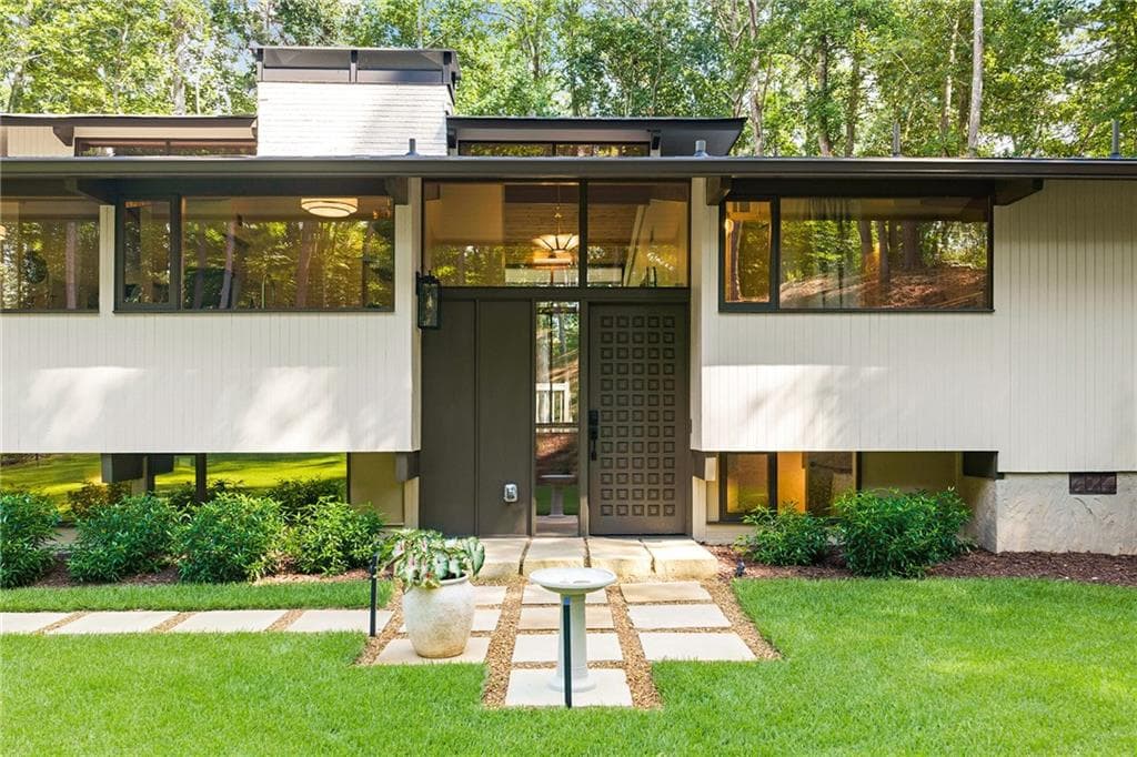 3 bedroom, 2 bathroom, 2,233 sq ft single family residence under contract at 1015 Iron Mountain Road, Canton, GA 30115 — photo 6