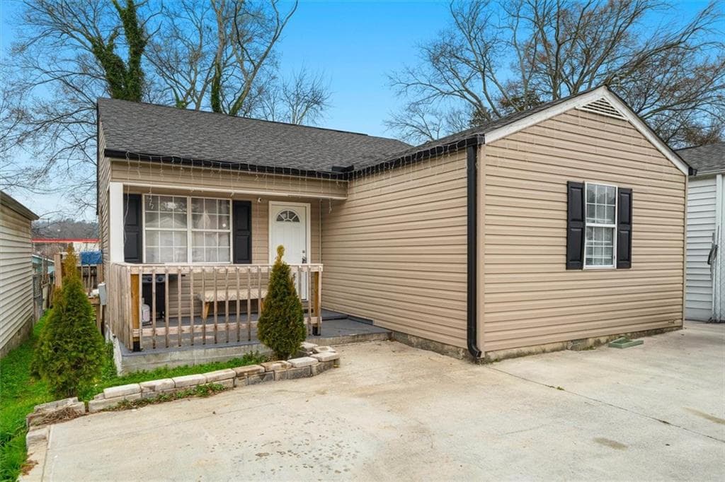 3 bedroom, 2 bathroom, 1,236 sq ft single family residence for sale at 1411 Classic Chase Drive, Dalton, GA 30721