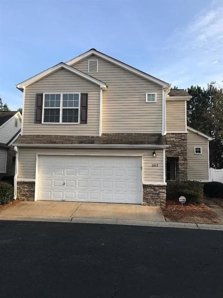 3 bedroom, 3 bathroom, 1,307 sq ft single family residence for rent at 303 Hiawassee Drive, Woodstock, GA 30188 for $2,100 a month