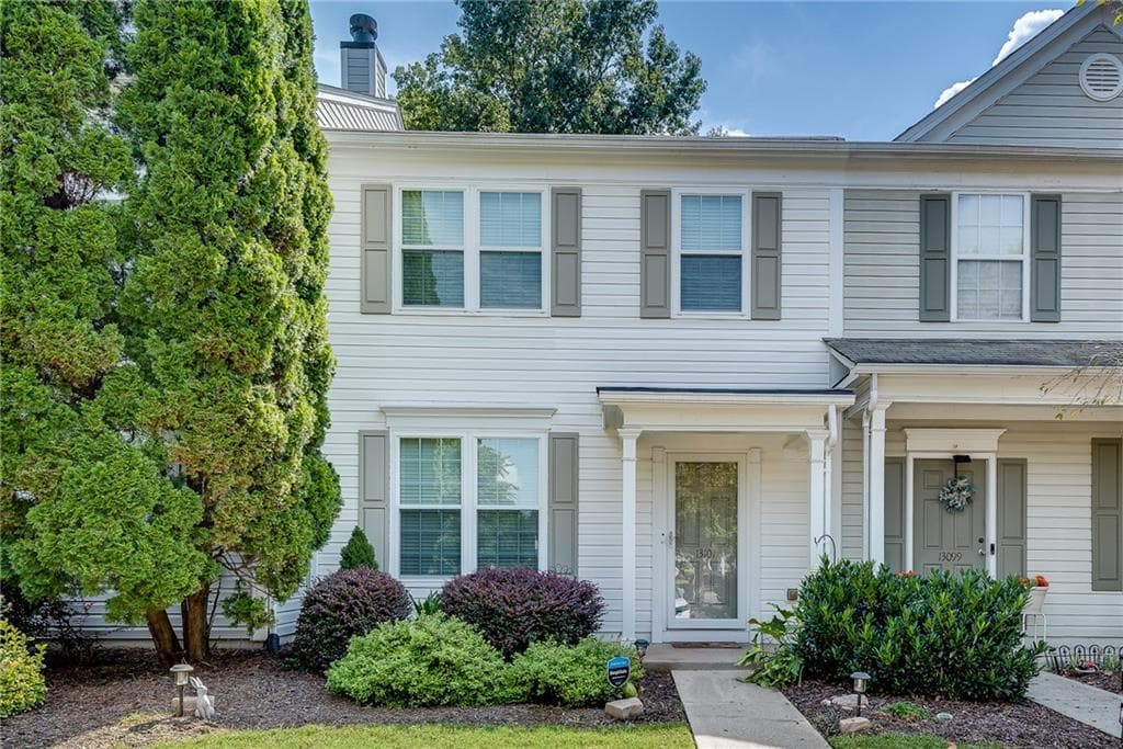 2 bedroom, 3 bathroom, 1,218 sq ft condominium for sale at 13101 Region Trace, Milton, GA 30004