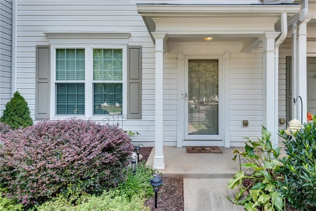 2 bedroom, 3 bathroom, 1,218 sq ft condominium for sale at 13101 Region Trace, Milton, GA 30004 — photo 2