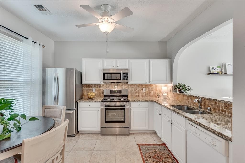 2 bedroom, 3 bathroom, 1,218 sq ft condominium for sale at 13101 Region Trace, Milton, GA 30004 — photo 5