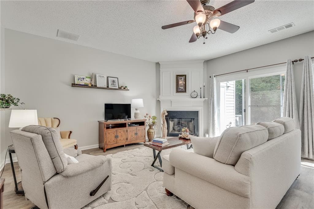 2 bedroom, 3 bathroom, 1,218 sq ft condominium for sale at 13101 Region Trace, Milton, GA 30004 — photo 8