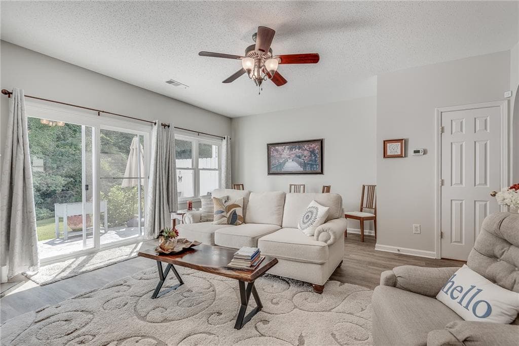 2 bedroom, 3 bathroom, 1,218 sq ft condominium for sale at 13101 Region Trace, Milton, GA 30004 — photo 9
