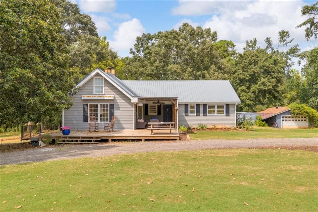 4 bedroom, 3 bathroom, 2,528 sq ft single family residence for sale at 4499 Parkwood Road, Social Circle, GA 30025 — photo 2