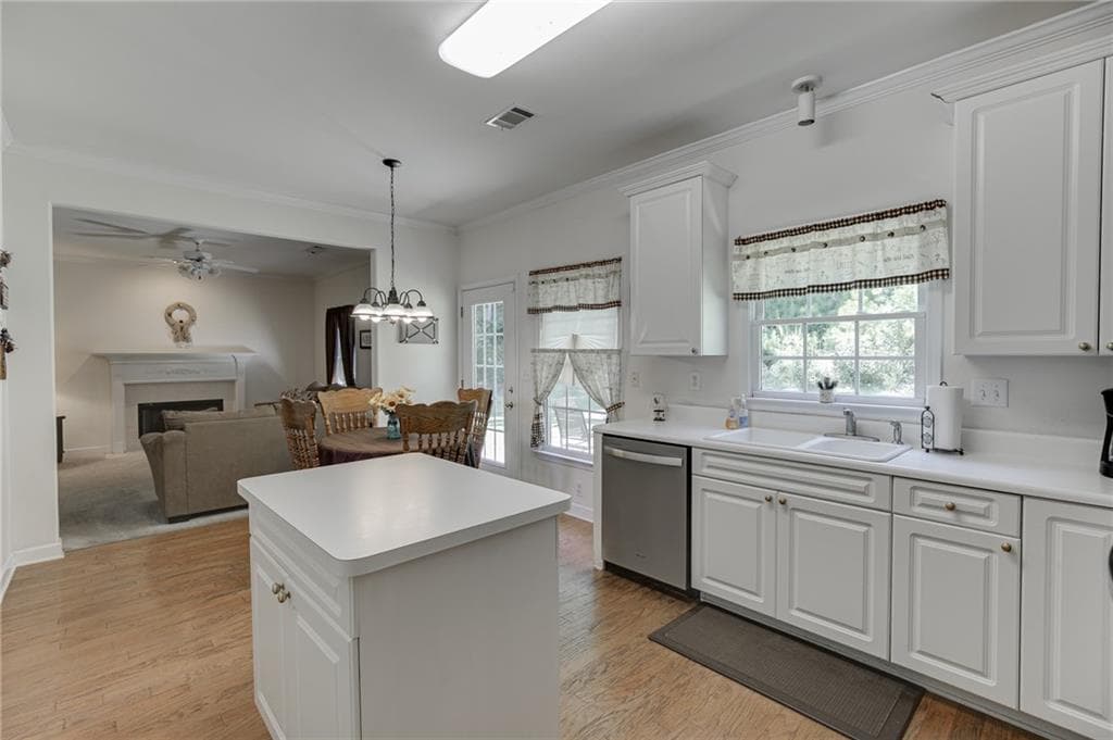 4 bedroom, 3 bathroom, 2,578 sq ft single family residence under contract at 10850 Avian Drive, Alpharetta, GA 30022 — photo 9