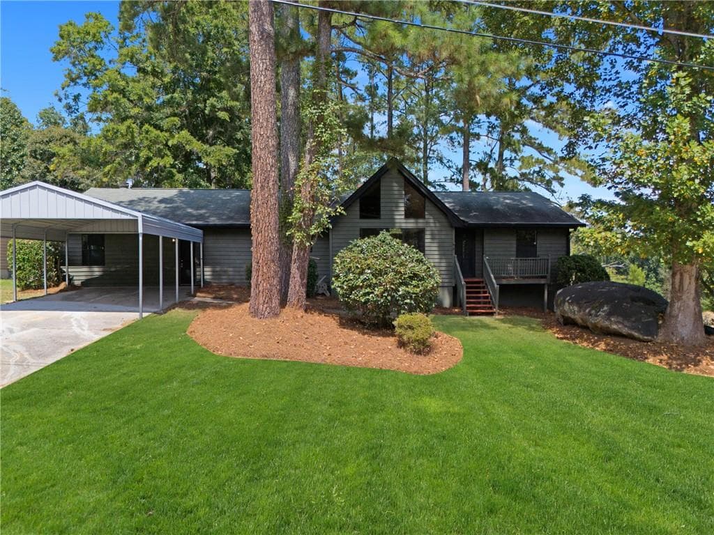 3 bedroom, 2 bathroom, 2,118 sq ft single family residence under contract at 7548 Lowilla Lane, Lithonia, GA 30058 — photo 3