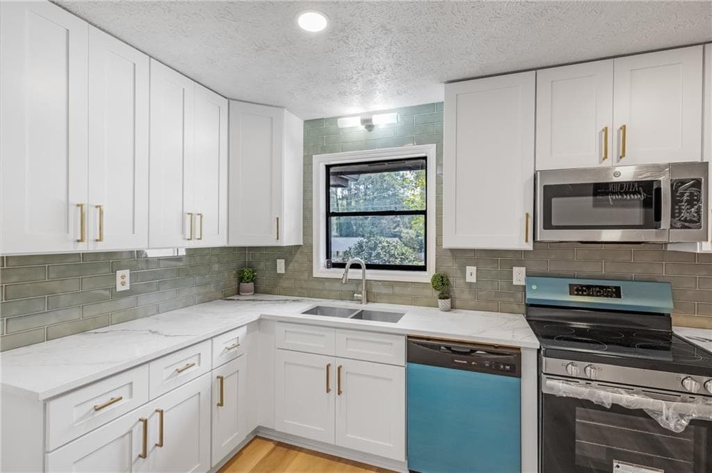 3 bedroom, 2 bathroom, 2,118 sq ft single family residence under contract at 7548 Lowilla Lane, Lithonia, GA 30058 — photo 10