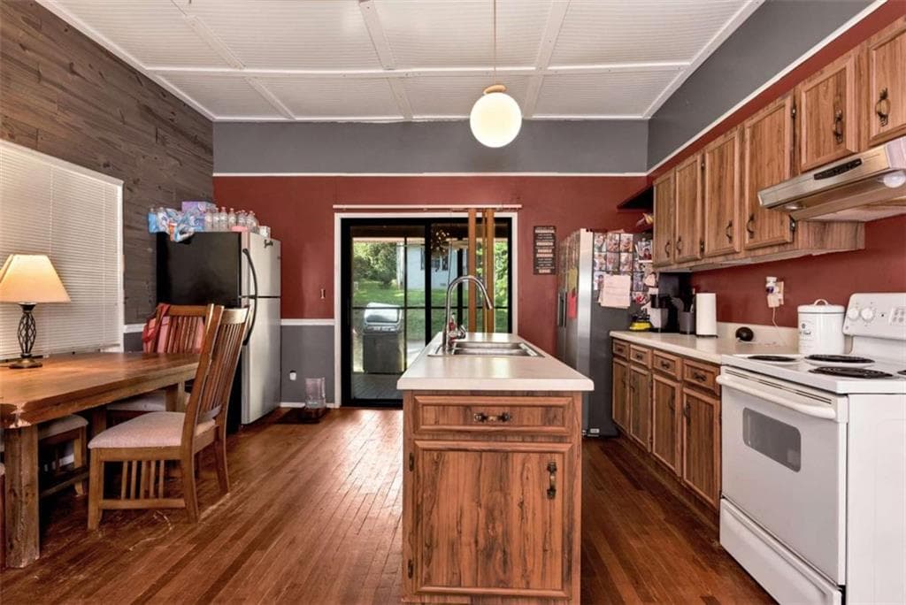 2 bedroom, 3 bathroom, 2,048 sq ft single family residence for sale at 73 Mahaffey Street, Jefferson, GA 30549 — photo 8