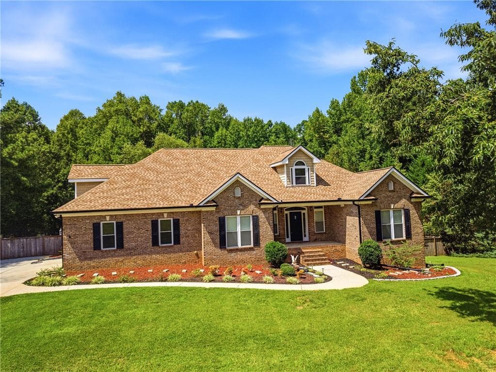 4 bedroom, 2 bathroom, 2,688 sq ft single family residence for sale at 125 Mackey Road, Mcdonough, GA 30252 — photo 2