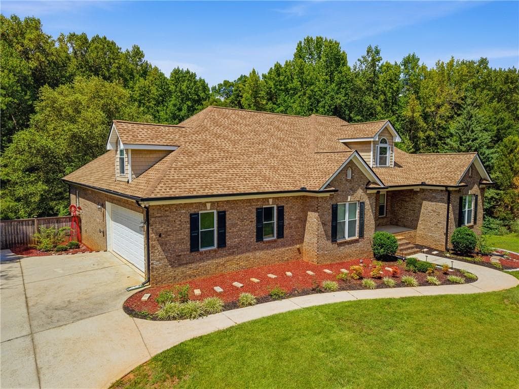 4 bedroom, 2 bathroom, 2,688 sq ft single family residence for sale at 125 Mackey Road, Mcdonough, GA 30252 — photo 4