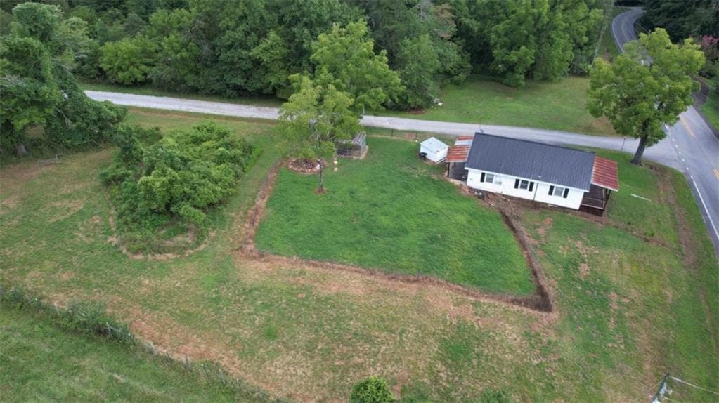 3 bedroom, 1 bathroom, 864 sq ft single family residence for sale at 930 Cantrell Road, Marble Hill, GA 30148 — photo 2