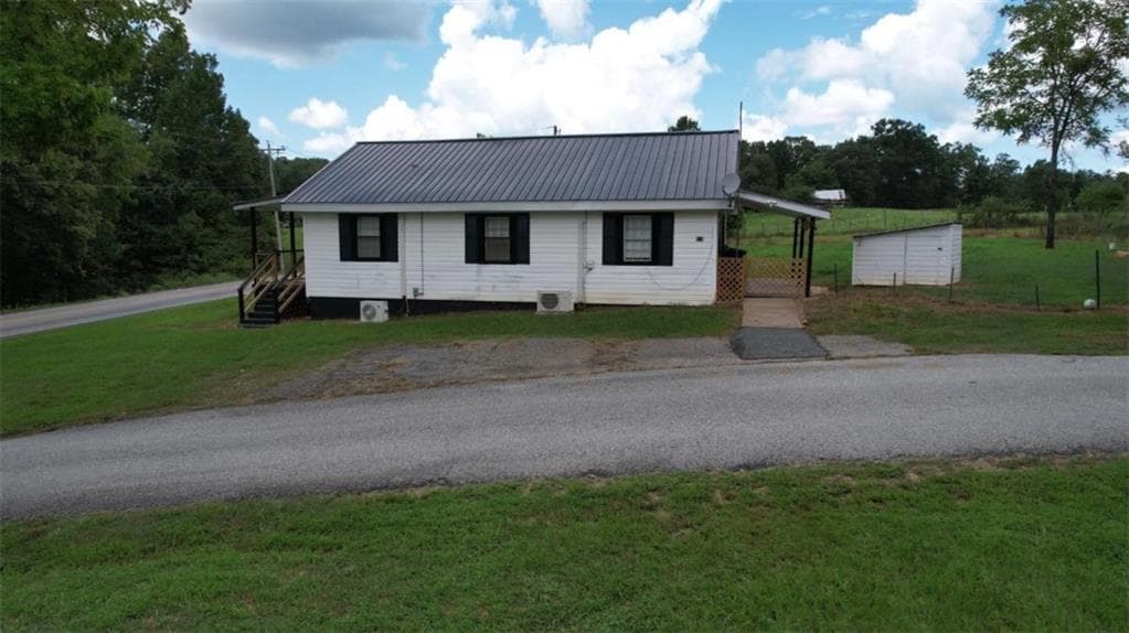 3 bedroom, 1 bathroom, 864 sq ft single family residence for sale at 930 Cantrell Road, Marble Hill, GA 30148 — photo 3