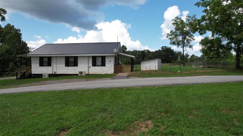 3 bedroom, 1 bathroom, 864 sq ft single family residence for sale at 930 Cantrell Road, Marble Hill, GA 30148 — photo 8
