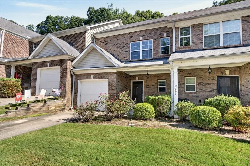 3 bedroom, 3 bathroom, 1,430 sq ft townhouse for sale at 2555 Flat Shoals Road 2503, Atlanta, GA 30349 — photo 2