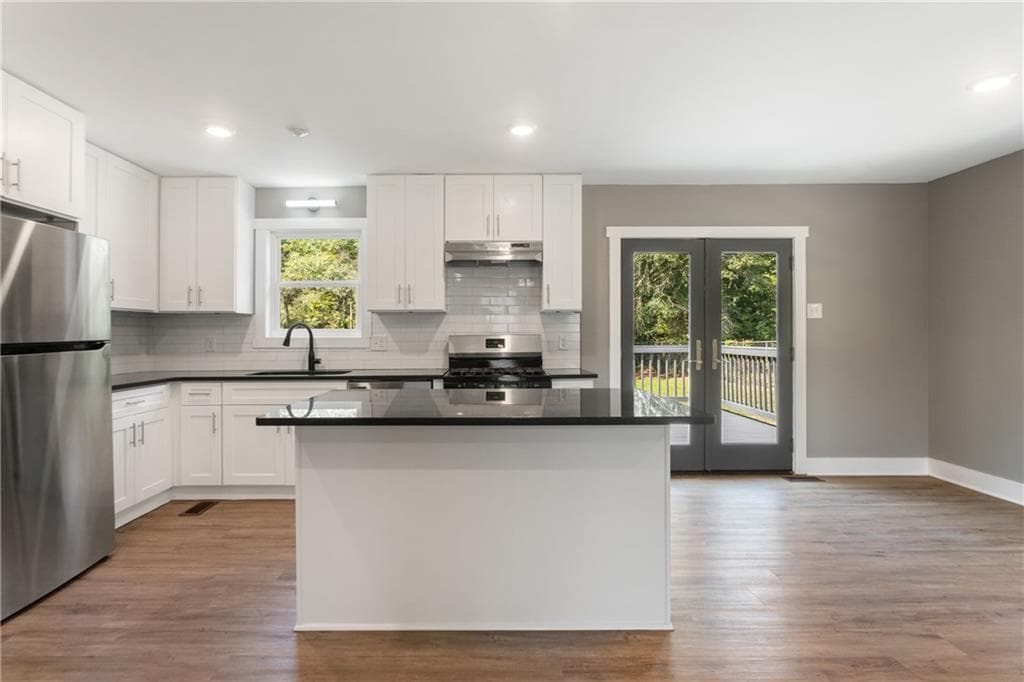 4 bedroom, 2 bathroom, 1,776 sq ft single family residence for sale at 2698 Aruba Drive, Powder Springs, GA 30127 — photo 2