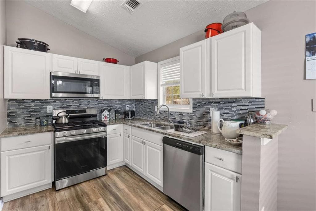 3 bedroom, 2 bathroom, 1,290 sq ft single family residence for sale at 3444 Peachcrest Trace, Decatur, GA 30032 — photo 6