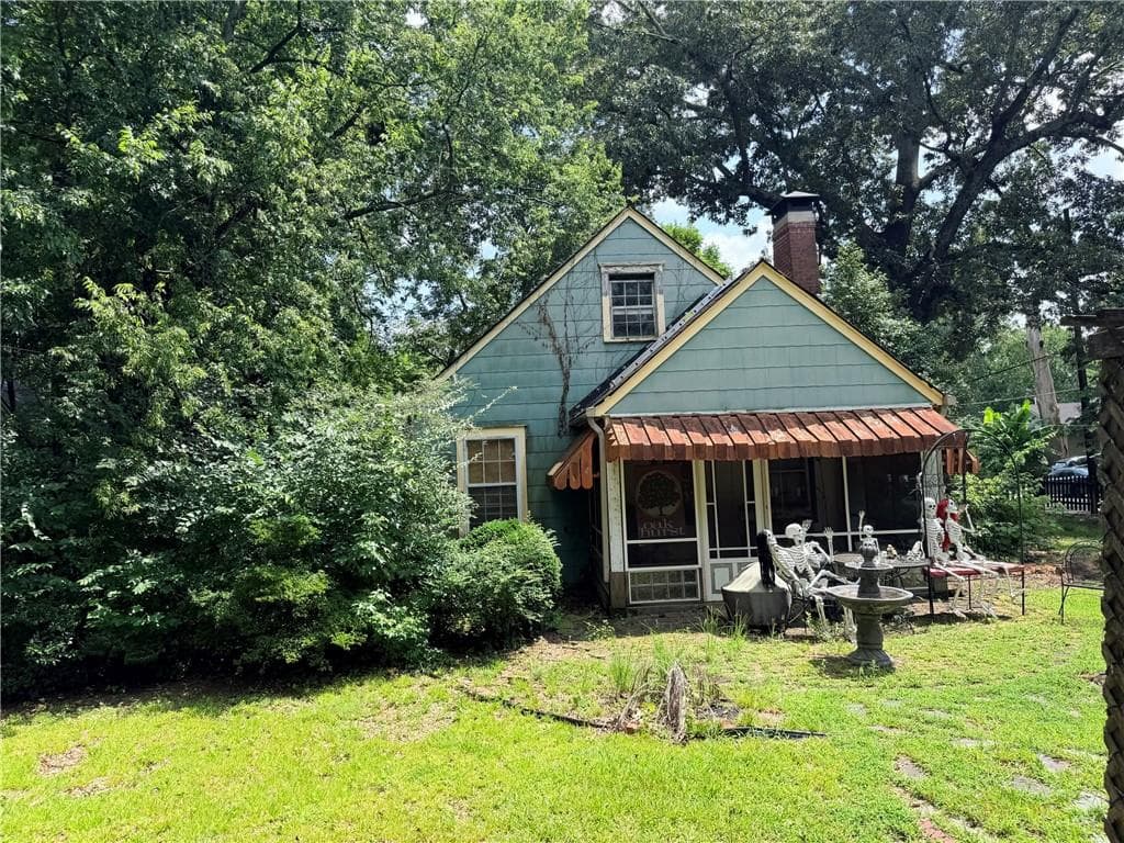 3 bedroom, 1 bathroom, 943 sq ft single family residence for sale at 507 E Lake Drive, Decatur, GA 30030
