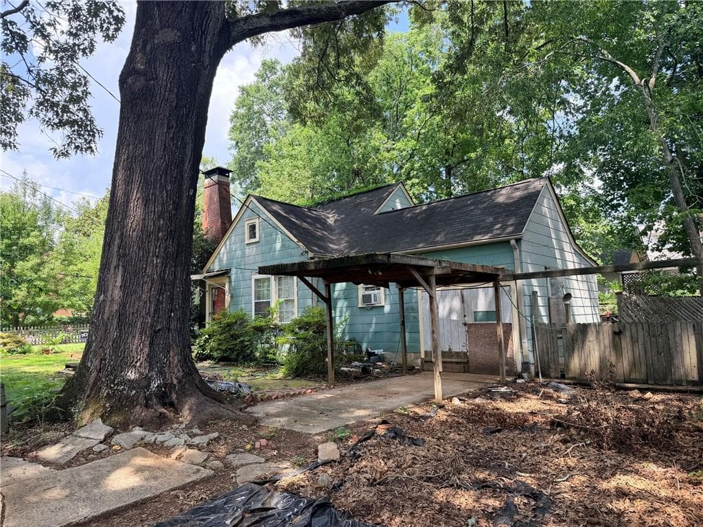 3 bedroom, 1 bathroom, 943 sq ft single family residence for sale at 507 E Lake Drive, Decatur, GA 30030 — photo 4
