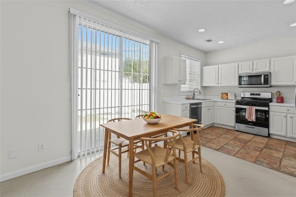 2 bedroom, 2 bathroom, 1,121 sq ft single family residence for sale at 201 Harmony Court, Milton, GA 30004 — photo 10