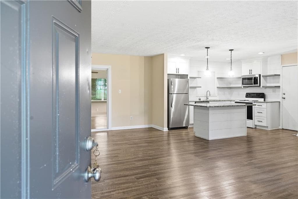 3 bedroom, 2 bathroom, 1,273 sq ft single family residence for sale at 3064 Fern Valley Drive, Marietta, GA 30008 — photo 5
