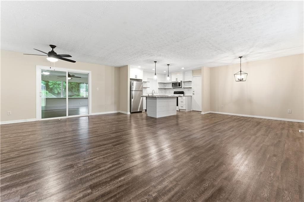 3 bedroom, 2 bathroom, 1,273 sq ft single family residence for sale at 3064 Fern Valley Drive, Marietta, GA 30008 — photo 6