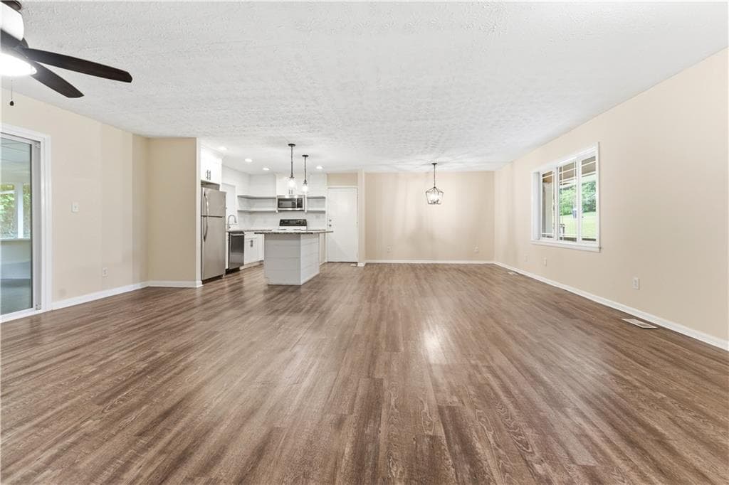 3 bedroom, 2 bathroom, 1,273 sq ft single family residence for sale at 3064 Fern Valley Drive, Marietta, GA 30008 — photo 7
