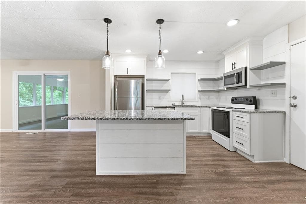 3 bedroom, 2 bathroom, 1,273 sq ft single family residence for sale at 3064 Fern Valley Drive, Marietta, GA 30008 — photo 9
