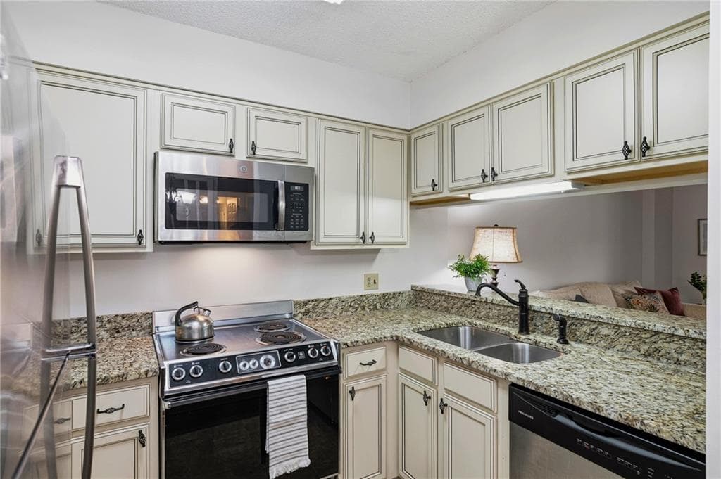 1 bedroom, 1 bathroom, 800 sq ft condominium for sale at 1800 Clairmont Lake A116, Decatur, GA 30033 — photo 1 of 27
