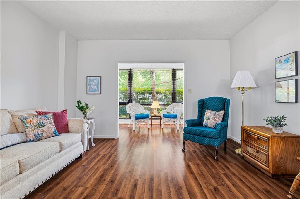 1 bedroom, 1 bathroom, 800 sq ft condominium for sale at 1800 Clairmont Lake A116, Decatur, GA 30033 — photo 3