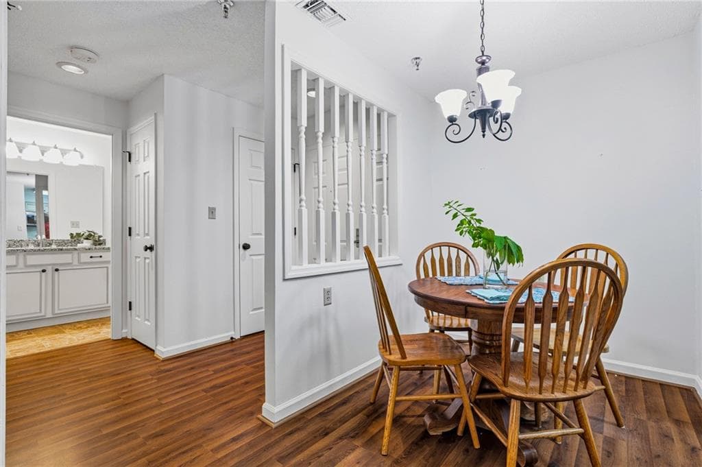 1 bedroom, 1 bathroom, 800 sq ft condominium for sale at 1800 Clairmont Lake A116, Decatur, GA 30033 — photo 7