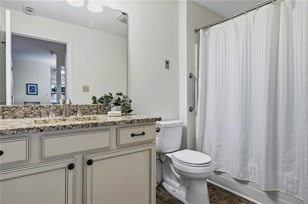 1 bedroom, 1 bathroom, 800 sq ft condominium for sale at 1800 Clairmont Lake A116, Decatur, GA 30033 — photo 8