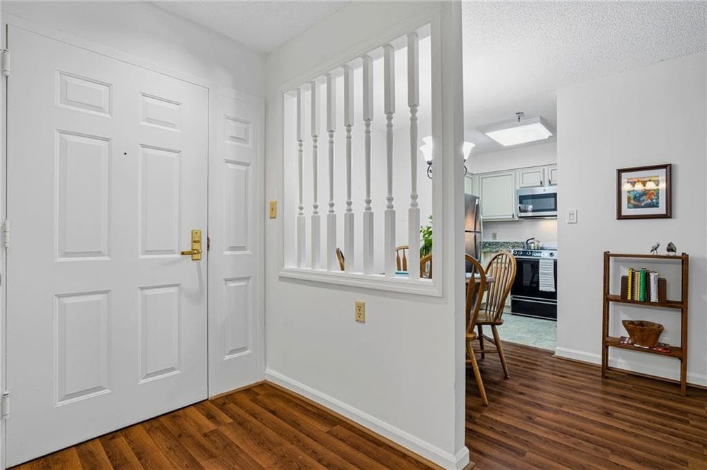 1 bedroom, 1 bathroom, 800 sq ft condominium for sale at 1800 Clairmont Lake A116, Decatur, GA 30033 — photo 10