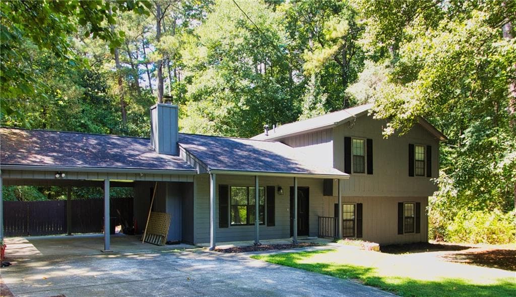 4 bedroom, 3 bathroom, 1,799 sq ft single family residence for sale at 4685 Barnes Court, Loganville, GA 30052 — photo 2