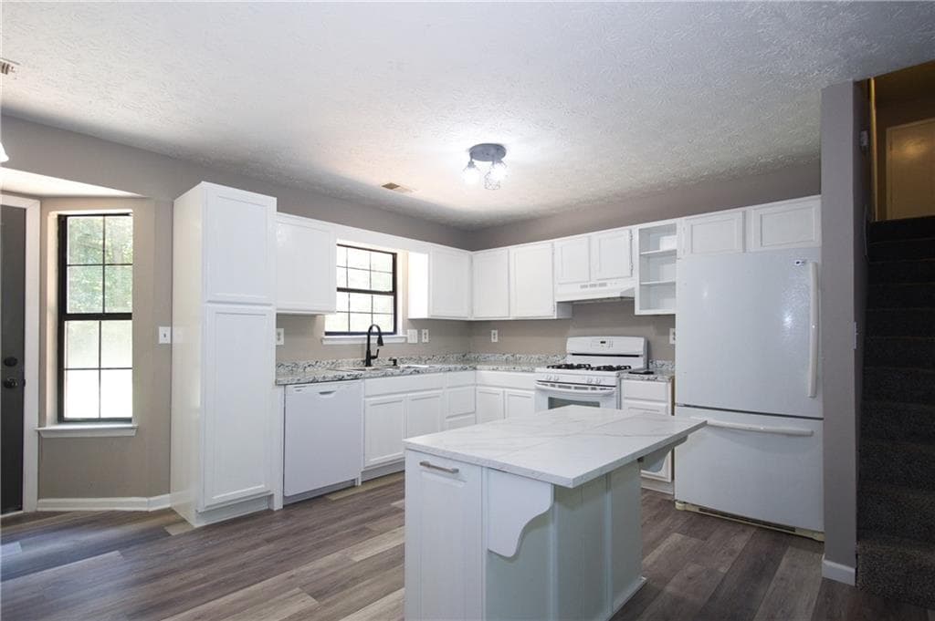 4 bedroom, 3 bathroom, 1,799 sq ft single family residence for sale at 4685 Barnes Court, Loganville, GA 30052 — photo 6