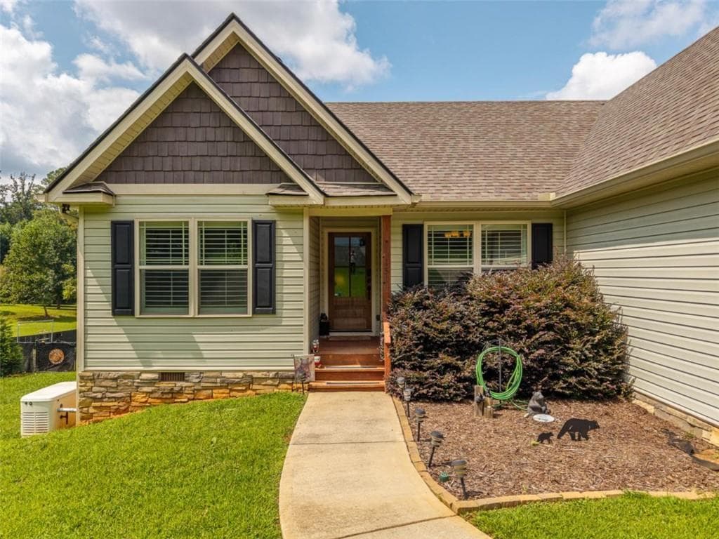 3 bedroom, 2 bathroom, 1,322 sq ft single family residence for sale at 151 Old South Drive, Ellijay, GA 30540 — photo 5