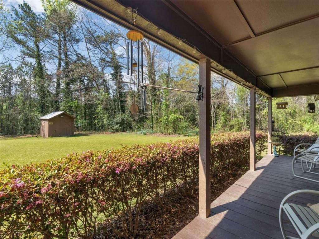3 bedroom, 3 bathroom, 2,031 sq ft single family residence for sale at 2037 Hampton Locust Grove Road, Locust Grove, GA 30248 — photo 3
