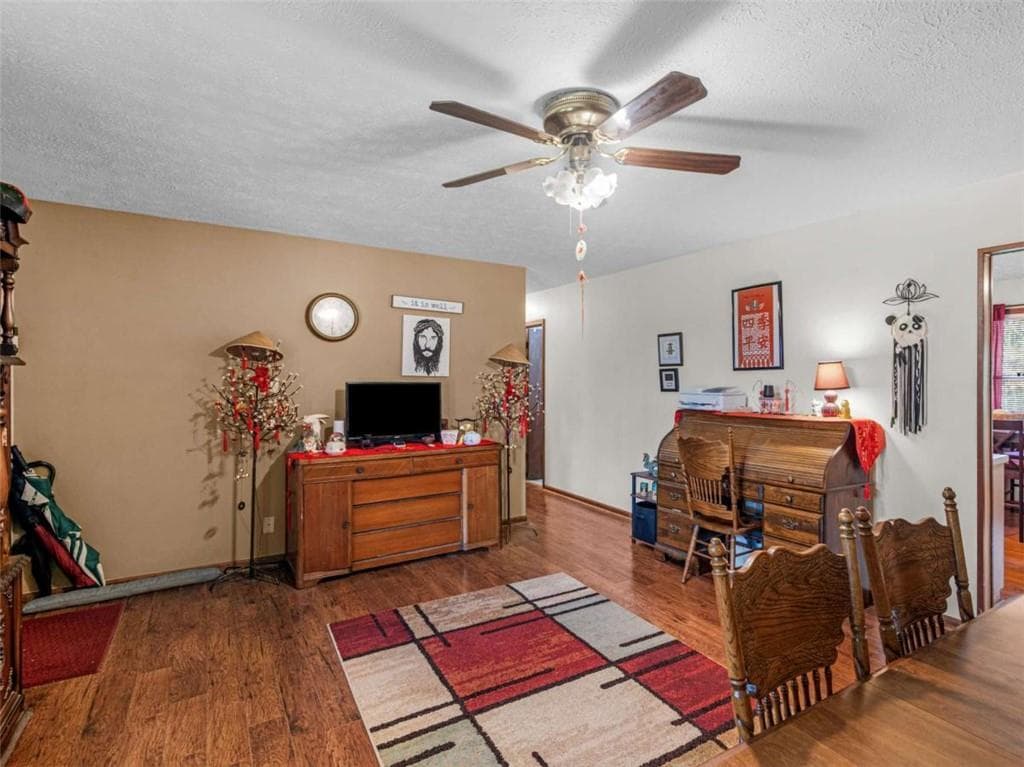 3 bedroom, 3 bathroom, 2,031 sq ft single family residence for sale at 2037 Hampton Locust Grove Road, Locust Grove, GA 30248 — photo 5
