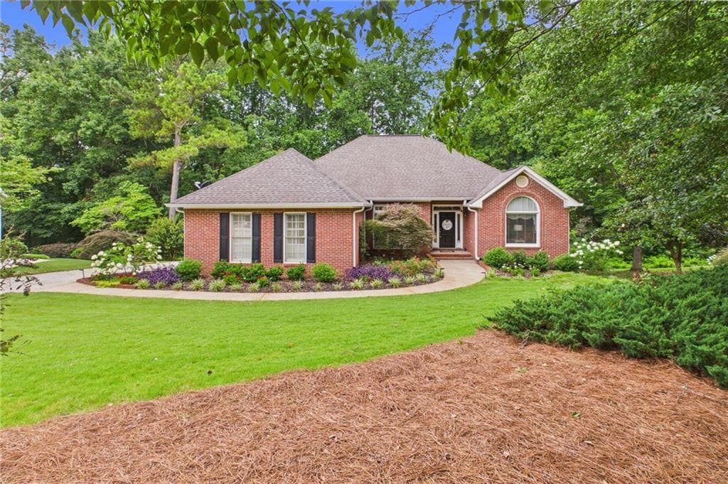5 bedroom, 4 bathroom, 2,338 sq ft single family residence under contract at 5007 Lakeridge Close, Mcdonough, GA 30253