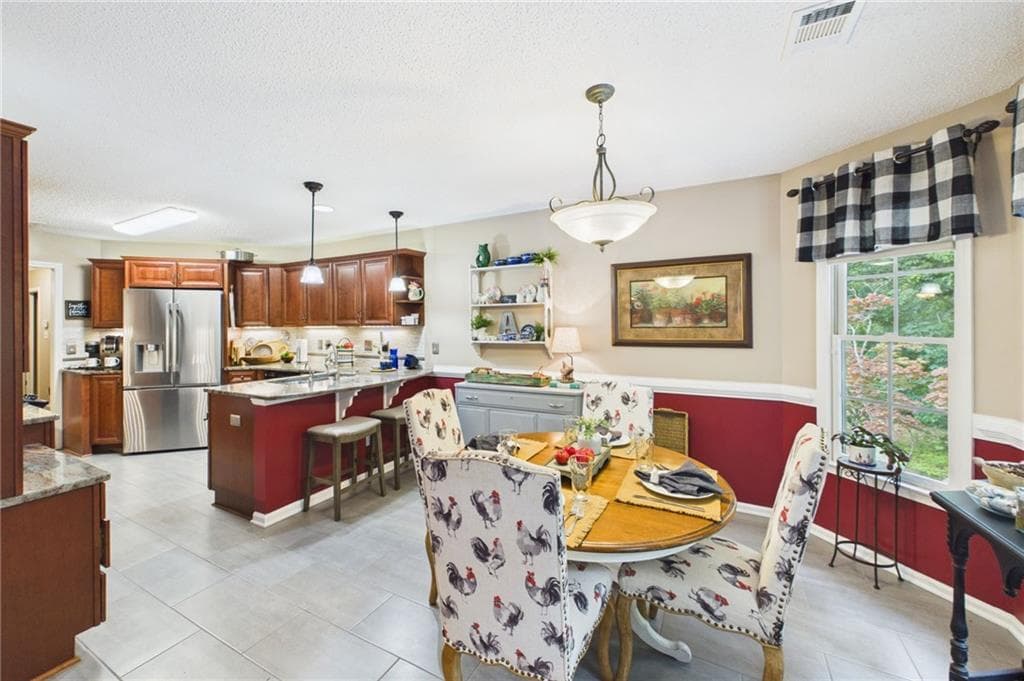 5 bedroom, 4 bathroom, 2,338 sq ft single family residence under contract at 5007 Lakeridge Close, Mcdonough, GA 30253 — photo 10
