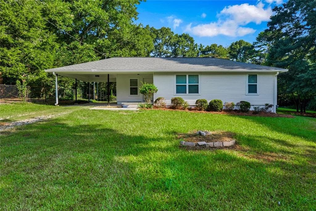 2 bedroom, 1 bathroom, 954 sq ft single family residence for sale at 470 Schaffer Road, Marietta, GA 30060 — photo 1 of 16