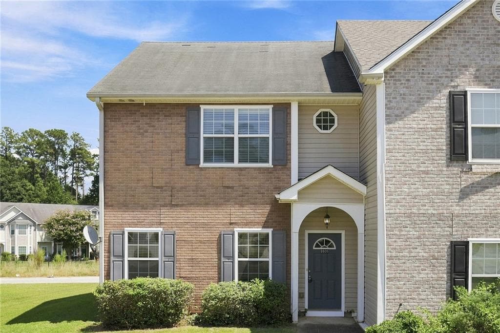 3 bedroom, 3 bathroom, 1,530 sq ft single family residence for rent at 8606 Thomas Lane, Riverdale, GA 30274 for $1,635 a month — photo 1 of 17