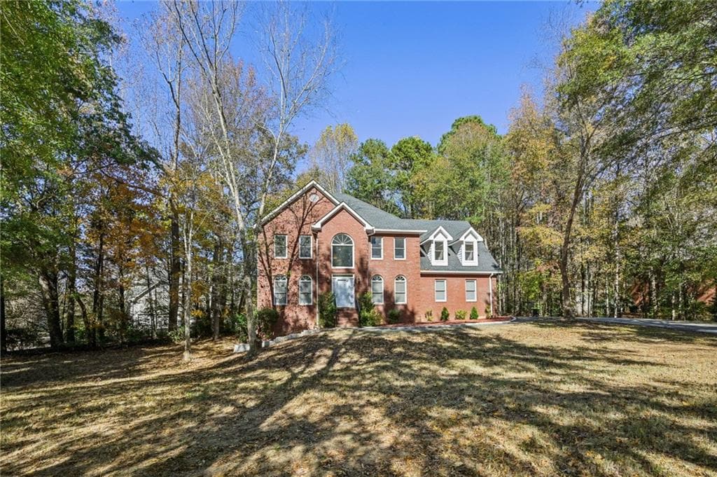 6 bedroom, 4 bathroom, 4,337 sq ft single family residence for sale at 100 Julia Court, Fayetteville, GA 30214 — photo 1 of 61
