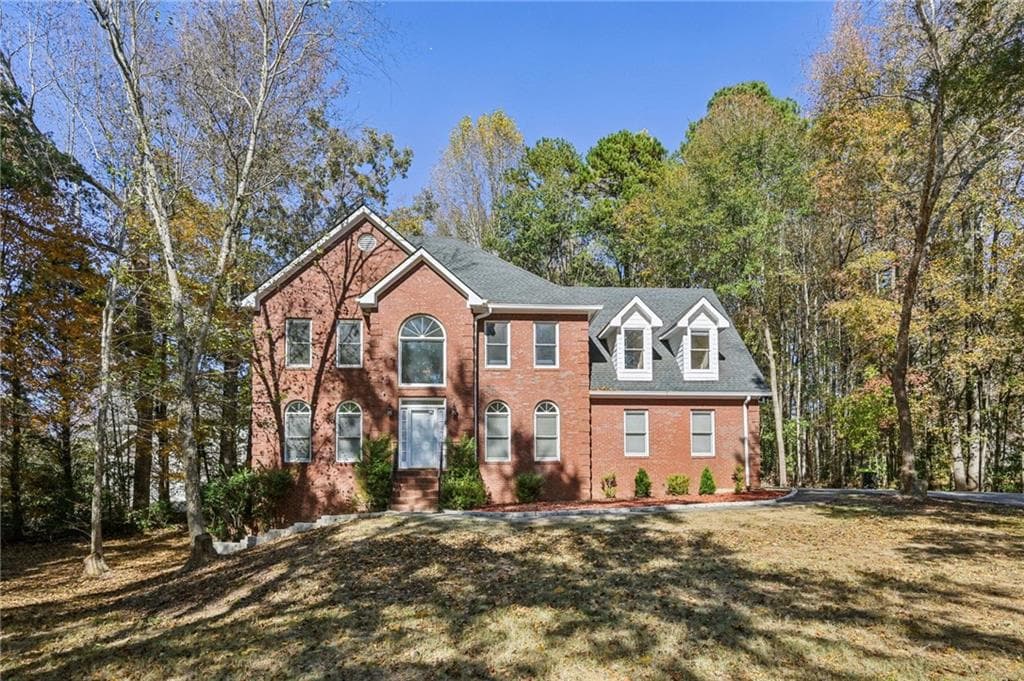 6 bedroom, 4 bathroom, 4,337 sq ft single family residence for sale at 100 Julia Court, Fayetteville, GA 30214 — photo 2