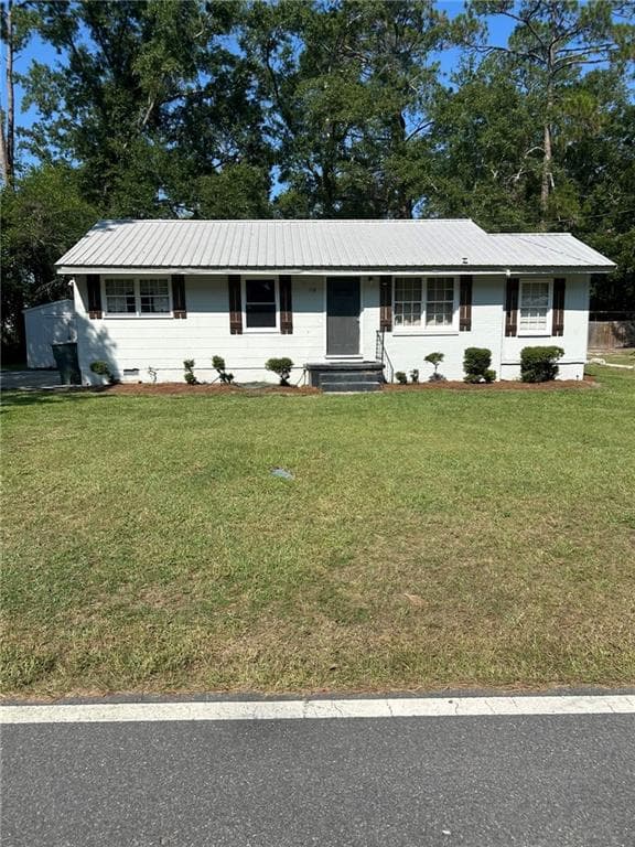 2 bedroom, 1 bathroom, 1,200 sq ft single family residence for sale at 118 Shamrock Avenue, Jesup, GA 31545