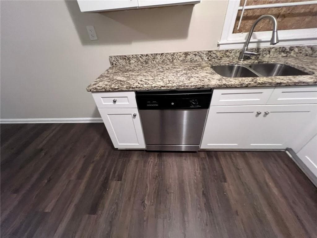 3 bedroom, 1 bathroom, 1,242 sq ft single family residence for sale at 2004 Shamrock Drive, Decatur, GA 30032 — photo 3