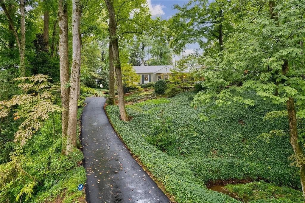 4 bedroom, 3 bathroom, 2,573 sq ft single family residence for sale at 3952 Club Drive, Atlanta, GA 30319 — photo 2