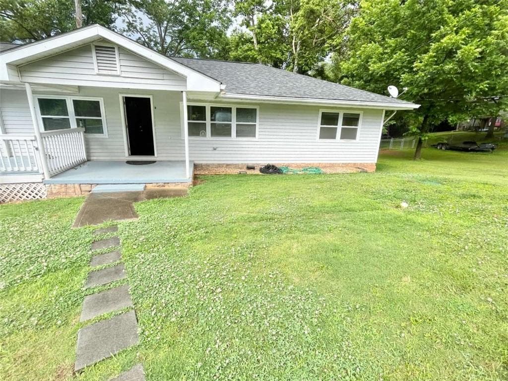 2 bedroom, 1 bathroom, 1,015 sq ft duplex for rent at 4415 Oak Street B, Oakwood, GA 30566 for $1,250 a month — photo 1 of 16